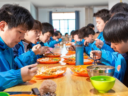 华州学生用餐