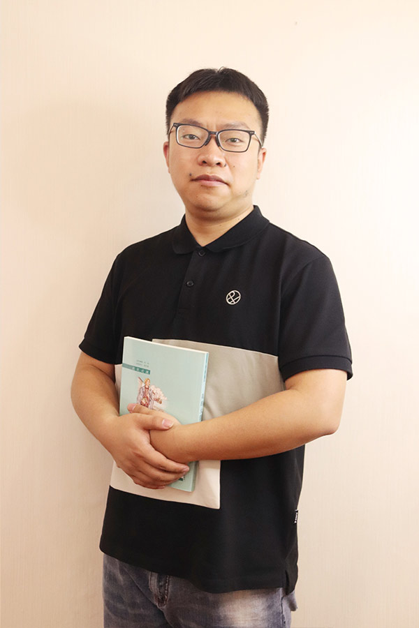 华州杨斌 本科学历，毕业于西安航空学院
