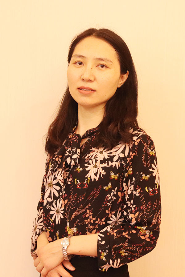 华州王晓娜 研究生学历,毕业于华南师范大学